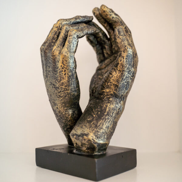 Enso Hands 600px Sculpture of healing hands at Enso Plastic Surgery office